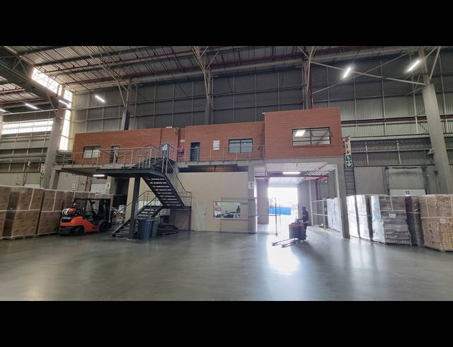 22,095M² WAREHOUSE TO LET IN GLEN MARAIS